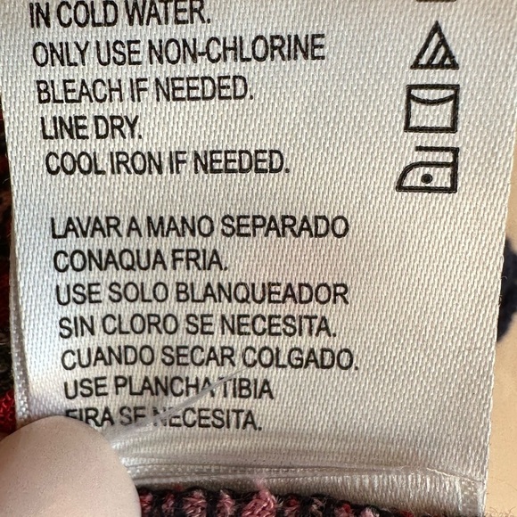 Bila Boho Navy & Pink/Red Paisley Print Blouse with Cut Out Shoulders Sz Lg - Picture 9 of 13